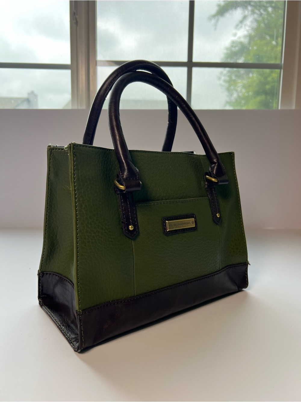 Elegant Two-Tone Genuine Leather Handbag – Chic, Timeless Ready for Any Occasion